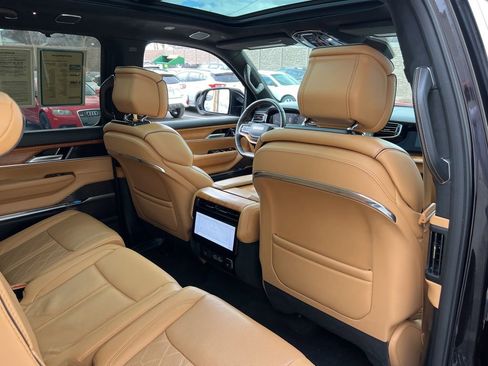 Used 2023 Jeep Grand Wagoneer Series III AWD/4WD image 30