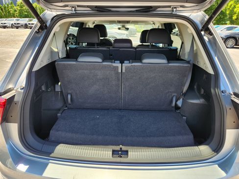 Used 2024 Volkswagen Tiguan SE FWD image 19