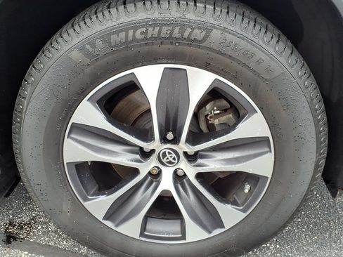 Used 2022 Toyota Highlander XLE AWD/4WD image 23