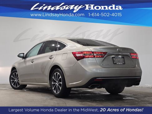 Used 2017 Toyota Avalon XLE image 4