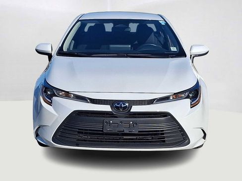 Certified 2025 Toyota Corolla LE image 3