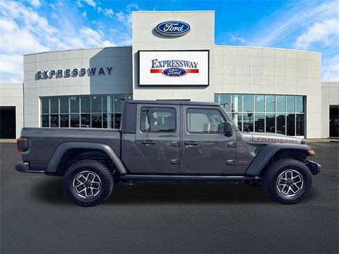 Used 2024 Jeep Gladiator Rubicon w/ Technology Group image 5