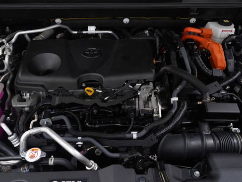 Used 2021 Toyota RAV4 SE w/ Weather & Moonroof Package image 25