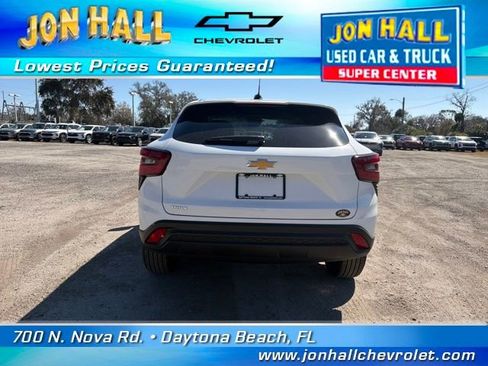 Used 2026 Chevrolet Trax LS w/ Driver Confidence Package image 10