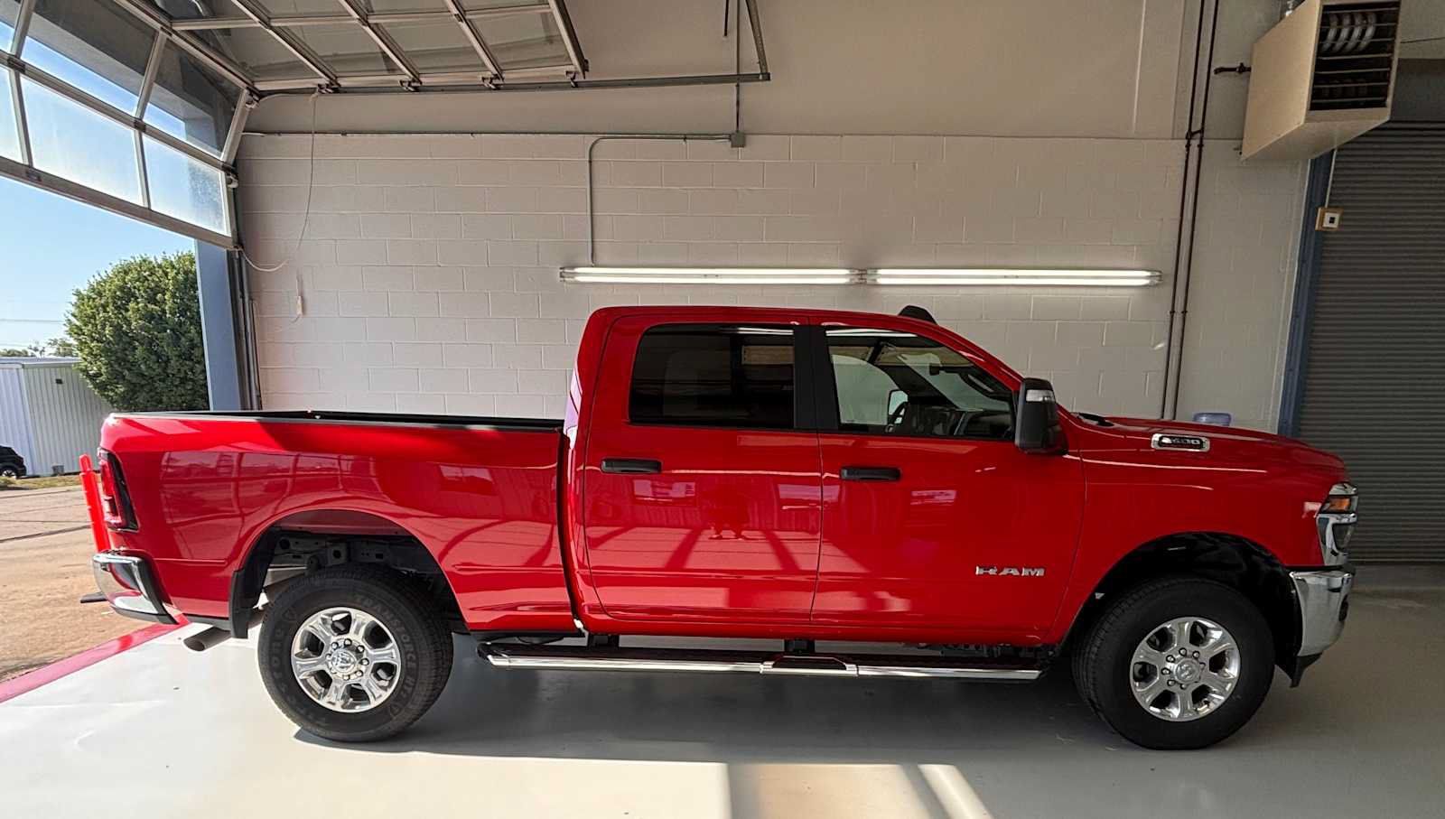 Used 2026 RAM 2500 Big Horn AWD/4WD image 2