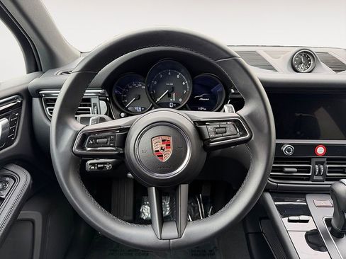 Used 2025 Porsche Macan AWD/4WD image 20