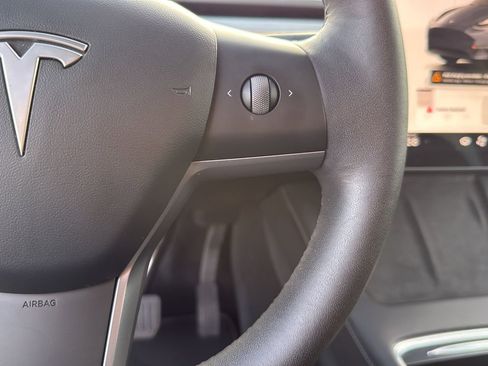Used 2022 Tesla Model Y Long Range AWD/4WD image 15
