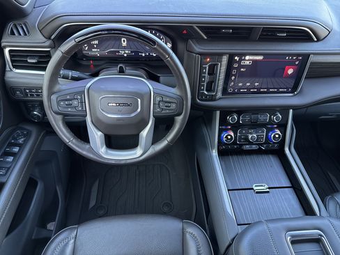 Used 2023 GMC Yukon Denali w/ Denali Reserve Package image 18
