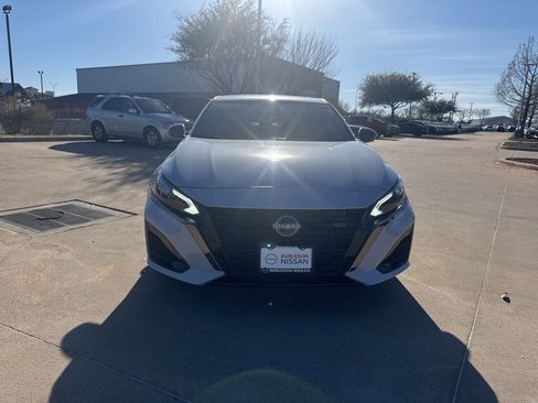 Certified 2023 Nissan Altima 2.5 SR w/ SR Premium Package image 9