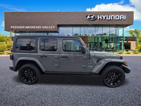Used 2022 Jeep Wrangler Unlimited Sahara AWD/4WD image 2