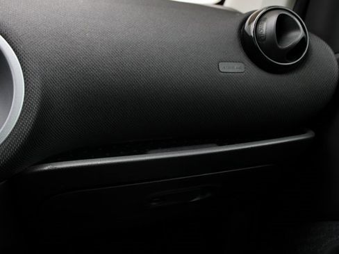 Used 2016 smart fortwo passion image 7