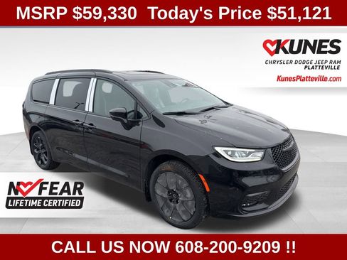 New 2026 Chrysler Pacifica Limited w/ S Appearance Package image 1