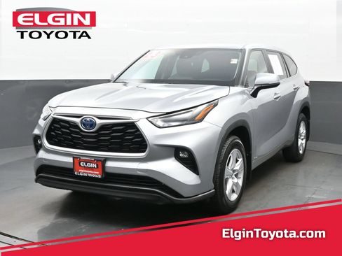 Used 2023 Toyota Highlander LE AWD/4WD image 1