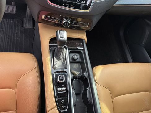 Used 2018 Volvo XC90 T5 Momentum w/ Convenience Package image 9