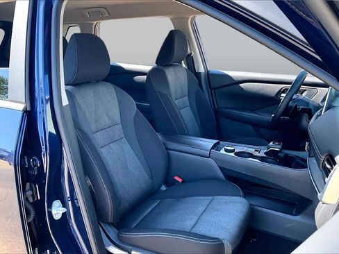 Certified 2025 Nissan Rogue SV AWD/4WD image 9