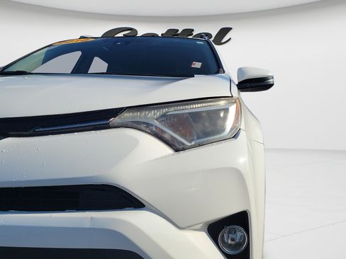 Used 2018 Toyota RAV4 XLE AWD/4WD image 26