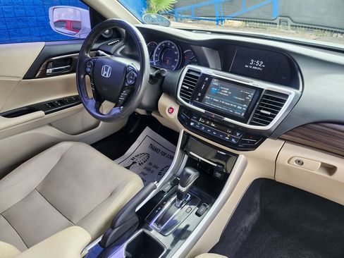 Used 2017 Honda Accord Touring image 21