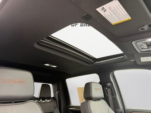 Used 2024 Chevrolet Silverado 2500 High Country image 16