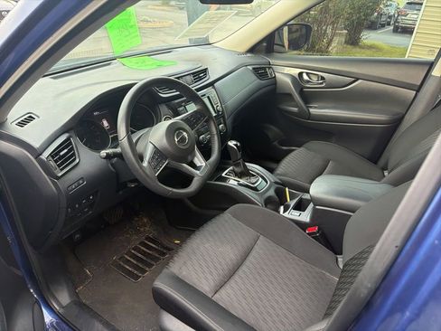 Used 2020 Nissan Rogue SV FWD image 11