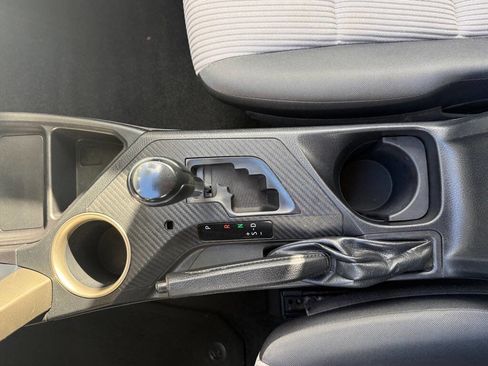 Used 2015 Toyota RAV4 LE image 16