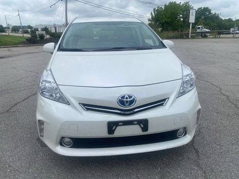 Used 2014 Toyota Prius V Five FWD image 12