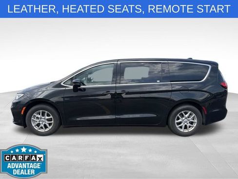Used 2025 Chrysler Pacifica Select FWD image 7