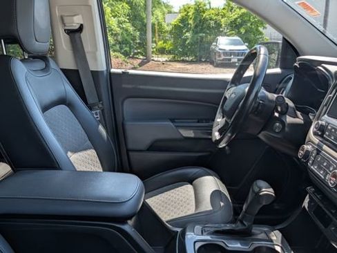 Used 2017 Chevrolet Colorado Z71 AWD/4WD image 5