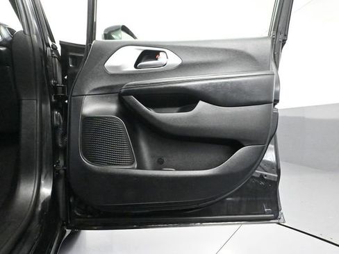 Used 2019 Chrysler Pacifica Touring-L Plus w/ Advanced Safetytec Group image 56