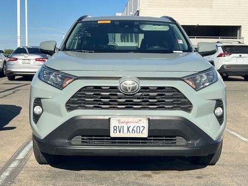 Used 2020 Toyota RAV4 XLE FWD image 3