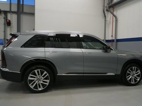 New 2026 Cadillac Vistiq Luxury w/ LPO, Floor Liner Package image 7