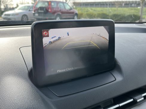 Used 2020 Toyota Yaris XLE image 23