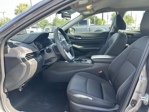 Used 2025 Nissan Altima 2.5 SV FWD image 16