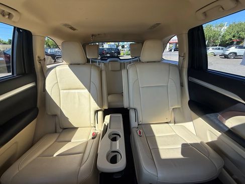 Used 2016 Toyota Highlander XLE AWD/4WD image 17