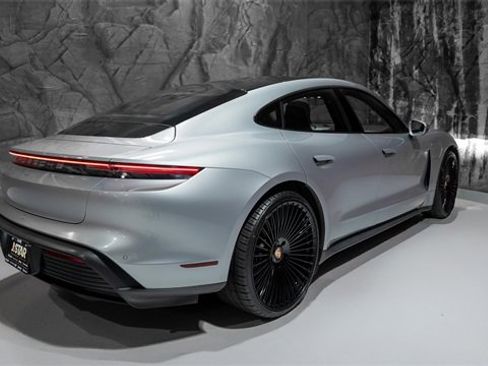 Used 2021 Porsche Taycan image 23