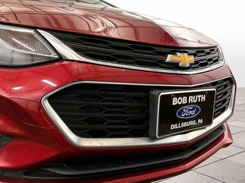 Used 2018 Chevrolet Cruze LT w/ Convenience Package FWD image 29