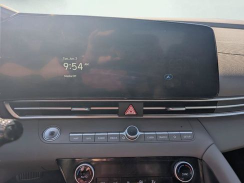 Used 2024 Hyundai Elantra SEL FWD image 11