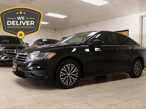 Used 2019 Volkswagen Jetta SE w/ Cold Weather Package FWD image 2