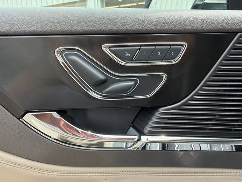 Used 2022 Lincoln Corsair AWD w/ Premium Package image 19