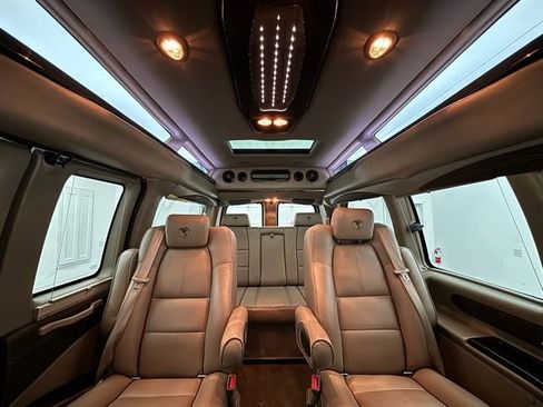 Used 2019 GMC Savana 2500 RWD image 2
