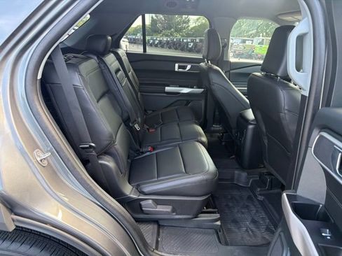 Used 2023 Ford Explorer XLT w/ Equipment Group 202A AWD/4WD image 13