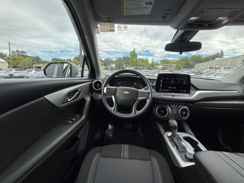 Used 2025 Chevrolet Blazer LT image 36