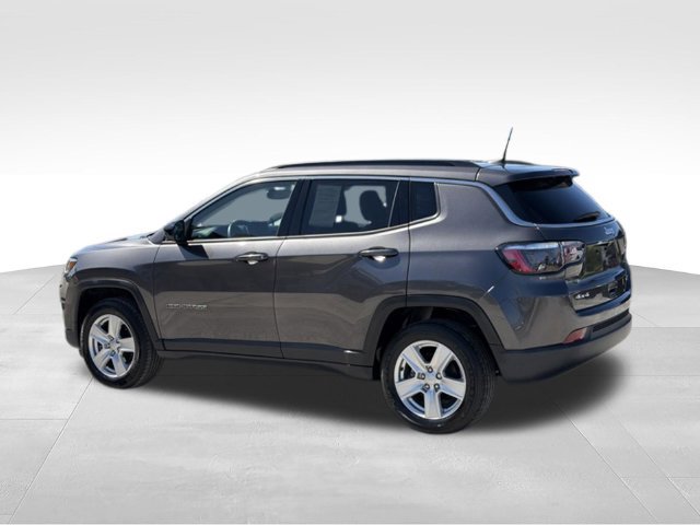 Used 2022 Jeep Compass Latitude w/ Convenience Group AWD/4WD image 3