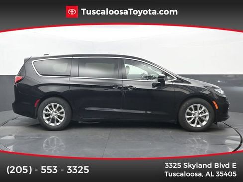 Used 2026 Chrysler Pacifica Limited FWD image 1
