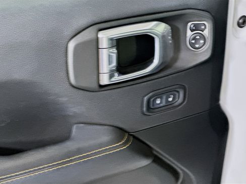 Used 2022 Jeep Wrangler Unlimited Sahara AWD/4WD image 15