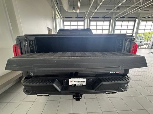 Used 2022 GMC Sierra 1500 AT4 w/ AT4 Premium Package AWD/4WD image 32