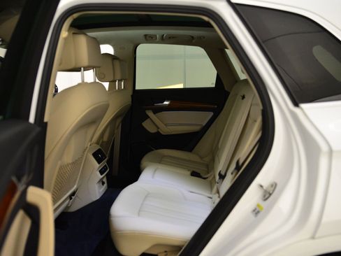 Used 2022 Audi Q5 2.0T Premium image 11