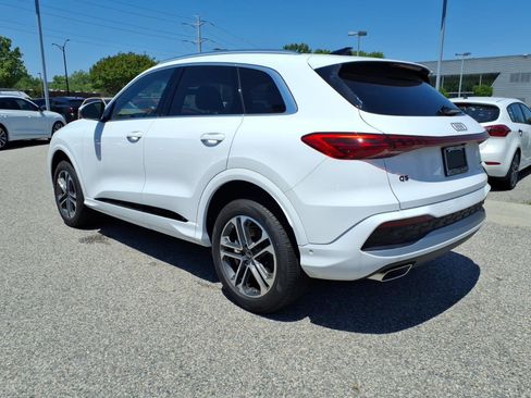 Used 2025 Audi Q5 Premium w/ Convenience Package AWD/4WD image 8