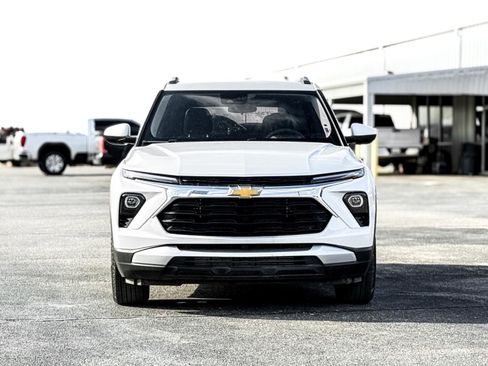 Used 2025 Chevrolet TrailBlazer LT image 2