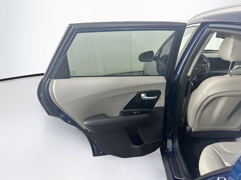 Used 2022 Kia Niro EX FWD image 26