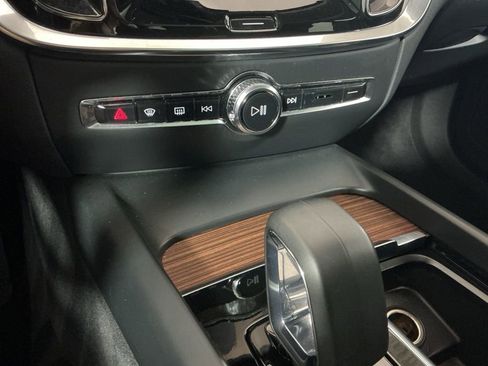 Used 2024 Volvo V60 B5 Cross Country Plus image 16